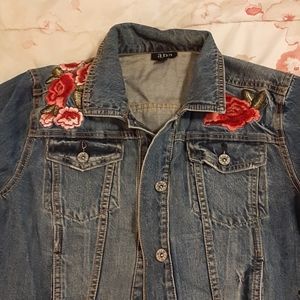 Embroidered Collared lJean jacket!!